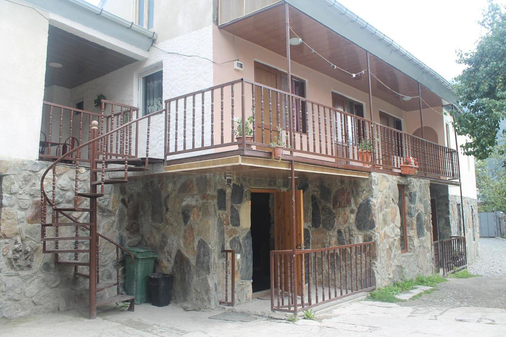 Sunny Hotel Mestia Luaran gambar